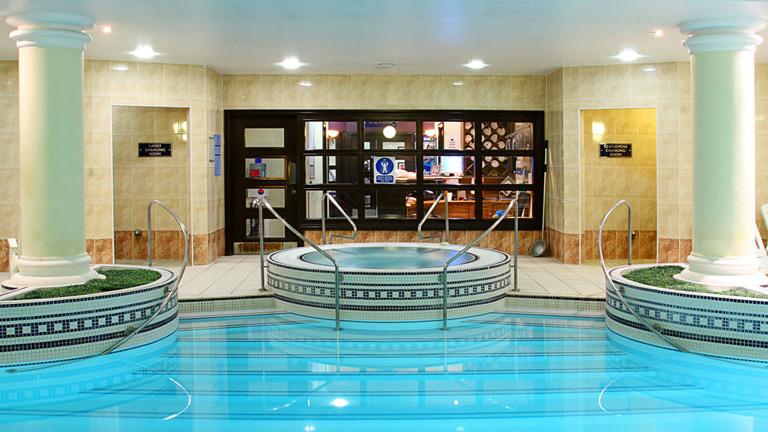 Htel Thistle City Barbican  Londres, piscine